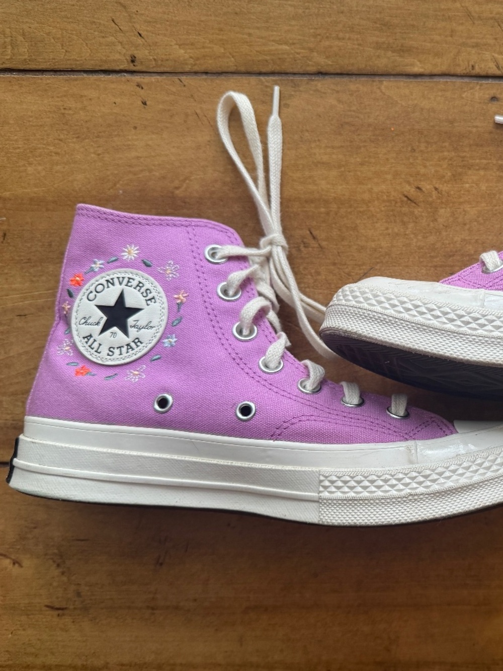 Converse Lilac Embroidered High Top size 7 Chuck 70